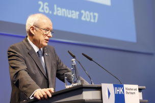 Herr Hauptgeschäftsführer Peter Driessen, BIHK © Goran Gajanin, IHK Herr Hauptgeschäftsführer Peter Driessen, BIHK © Goran Gajanin, IHK