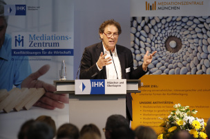 Herr Prof. Dr. Dieter Frey, LMU München © Goran Gajanin, IHK Herr Prof. Dr. Dieter Frey, LMU München © Goran Gajanin, IHK
