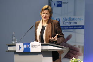 Frau Prof. Dr. Ulla Gläßer, Universität Viadrina Frankfurt/Oder © Goran Gajanin, IHK Frau Prof. Dr. Ulla Gläßer, Universität Viadrina Frankfurt/Oder © Goran Gajanin, IHK