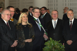 v.l.: Thomas Janovsky, Bamberger Generalstaatsanwalt, Dr. Jens Eu, Vizepräsident Notarkammer Bayern, Melanie Huml, Staatsministerin für Gesundheit und Pflege, Bayerns Justizminister Prof. Dr. Winfried Bausback, Clemens Lückemann, Präsident des Oberlandesgerichts Bamberg, Dr. Lothar Schwarz, Präsident Rechtsanwaltskammer Bayern v.l.: Thomas Janovsky, Bamberger Generalstaatsanwalt, Dr. Jens Eu, Vizepräsident Notarkammer Bayern, Melanie Huml, Staatsministerin für Gesundheit und Pflege, Bayerns Justizminister Prof. Dr. Winfried Bausback, Clemens Lückemann, Präsident des Oberlandesgerichts Bamberg, Dr. Lothar Schwarz, Präsident Rechtsanwaltskammer Bayern