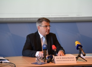 Bayerns Justizminister Prof. Dr. Winfried Bausback Bayerns Justizminister Prof. Dr. Winfried Bausback