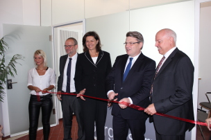 v.r.: Direktor des Amtsgericht, AG Miesbach Klaus-Jürgen Schmid, Staatsminister Prof. Dr. Winfried Bausback, Staatsministeriun Ilse Aigner, Amtsgericht Miesbach Herr Robert Kaffl v.r.: Direktor des Amtsgericht, AG Miesbach Klaus-Jürgen Schmid, Staatsminister Prof. Dr. Winfried Bausback, Staatsministeriun Ilse Aigner, Amtsgericht Miesbach Herr Robert Kaffl