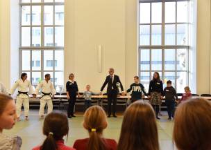 Dr. Hans-Joachim Heßler, Präsident des Landgerichts München I begrüßt die Kinder zum Kindertag 2017 Dr. Hans-Joachim Heßler, Präsident des Landgerichts München I begrüßt die Kinder zum Kindertag 2017