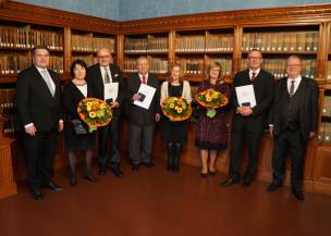 v.l.: Bayerns Justizminister Prof. Dr. Winfried Bausback, Frau Schuck-Laubenthal, Herr Prof. Dr. Laubenthal, Herr Maier, Frau Maier, Frau Böhm, Herr Dr. Böhm, Herr Präsident des Oberlandesgerichts Lückemann v.l.: Bayerns Justizminister Prof. Dr. Winfried Bausback, Frau Schuck-Laubenthal, Herr Prof. Dr. Laubenthal, Herr Maier, Frau Maier, Frau Böhm, Herr Dr. Böhm, Herr Präsident des Oberlandesgerichts Lückemann