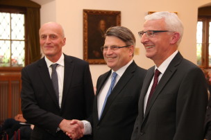 v.l.: Heinrich Melzer, Präsident LG Memmingen a.D., Prof Dr. Winfried Bausback, Dr. Thomas Ermer, Präsident LG Memmingen v.l.: Heinrich Melzer, Präsident LG Memmingen a.D., Prof Dr. Winfried Bausback, Dr. Thomas Ermer, Präsident LG Memmingen