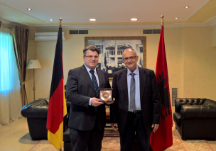 v.l.: Bayerns Justizminister Prof. Dr. Winfried Bausback, Albaniens Justizminister Petrit Vasili v.l.: Bayerns Justizminister Prof. Dr. Winfried Bausback, Albaniens Justizminister Petrit Vasili
