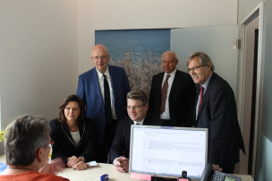 v.l.: Staatsministerin Aigner, MdB Alexander Radwan, Minister Prof. Dr. Winfried Bausback, Direktor des AG Miesbach Klaus-Jürgen Schmid, 2. Bürgermeister von Miesbach Paul Fertl v.l.: Staatsministerin Aigner, MdB Alexander Radwan, Minister Prof. Dr. Winfried Bausback, Direktor des AG Miesbach Klaus-Jürgen Schmid, 2. Bürgermeister von Miesbach Paul Fertl
