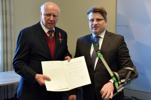 v.l.: Dr. Sebastian Spiegelberger, Bayerns Justizminister Prof. Dr. Winfried Bausback v.l.: Dr. Sebastian Spiegelberger, Bayerns Justizminister Prof. Dr. Winfried Bausback