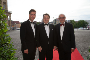 v.l.: Oberbürgermeister Christian Schuchardt, Bayerns Justizminister Prof. Dr. Winfried Bausback, Regierungspräsident Dr. Paul Beinhofer © Christian Weiß v.l.: Oberbürgermeister Christian Schuchardt, Bayerns Justizminister Prof. Dr. Winfried Bausback, Regierungspräsident Dr. Paul Beinhofer © Christian Weiß