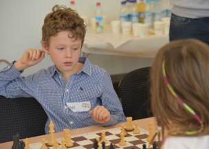 Schachpartie beim Kindertag 2017 Schachpartie beim Kindertag 2017