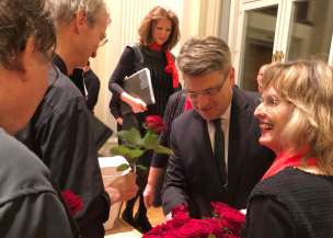 Bayerns Justizminister Prof. Dr. Winfried Bausback mit Frau Richterin am Amtsgericht Monika Andreß Bayerns Justizminister Prof. Dr. Winfried Bausback mit Frau Richterin am Amtsgericht Monika Andreß