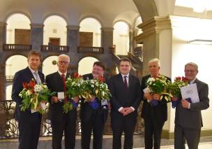 v.l.: Jörg Klotzek, Anton Becker, Prof. Dr. Bernhard Knittel, Bayerns Justizminister Prof. Dr. Winfried Bausback, Dr. Jürgen Bickhardt, Manfred Kreutzberger v.l.: Jörg Klotzek, Anton Becker, Prof. Dr. Bernhard Knittel, Bayerns Justizminister Prof. Dr. Winfried Bausback, Dr. Jürgen Bickhardt, Manfred Kreutzberger