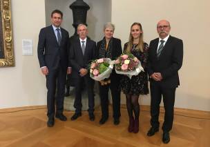 v.l.: Justizminister Georg Eisenreich mit Dr. Dietrich Geuder und dessen Ehefrau sowie Dr. Johannes Ebert und dessen Tochter