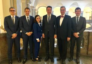 v.l.: Notarassessor Andreas Bosch, Präsident der Bundesnotarkammer Dr. Jens Bormann, Notarassessorin Dr. Nicola Hoischen, Justizminister Georg Eisenreich, Präsident der Landesnotarkammer Bayern Dr. Andreas Albrecht, Notarassessor David Sommer.