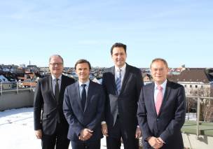 Justizminister Georg Eisenreich mit Generalstaatsanwalt Reinhard Röttle, Oberstaatsanwalt Andreas Franck und dem Leitenden Oberstaatsanwalt Hans Kornprobst (v.l.)