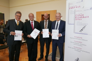 v.l.: Prof. Dr. Klaus Weber, Amtschef Prof. Dr. Frank Arloth, Dr. Dr. Ralf J. Jox, Prof. Dr. Ludwig Kroiß
