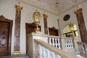 Das Treppenhaus im zweiten Obergeschoss des Justizpalasts in Bayreuth
