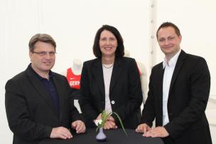 v.l.: Dr. Andrea Gotzmann und Dr. Lars Mortsiefer, Vorstände der NADA (Nationale Anti Doping Agentur), bei einer Unterhaltung mit Bayerns Justizminister Bausback v.l.: Dr. Andrea Gotzmann und Dr. Lars Mortsiefer, Vorstände der NADA (Nationale Anti Doping Agentur), bei einer Unterhaltung mit Bayerns Justizminister Bausback