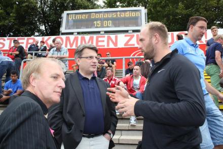 v.l.: Dr. Clemens Prokop, Präsident des deutschen Leichtathletikverbandes, Bayerns Justizminister Bausback, Robert Harting, amtierender Weltmeister im Diskuswerfen v.l.: Dr. Clemens Prokop, Präsident des deutschen Leichtathletikverbandes, Bayerns Justizminister Bausback, Robert Harting, amtierender Weltmeister im Diskuswerfen