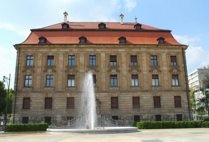 Gebäudeansicht Schillerplatz Gebäudeansicht Schillerplatz