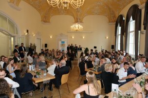 Blick in den geschmückten Festsaal