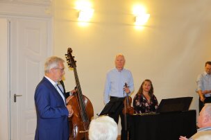 Landgerichtspräsident Matthias Burghardt stellte in einer kleinen Einführung vorweg die Musiker und ihr Programm vor.