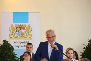 PräsLG Burghardt begrüßt die Gäste