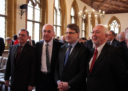 v.l.: Ltd. Oberstaatsanwalt StA Amberg Joachim Diesch, Präsident des Landgerichts Amberg Harald Riedl, Bayerns Justizminister Bausback, scheidender Präsident des Landgerichts Amberg Dr. Wolfgang Schmalzbauer