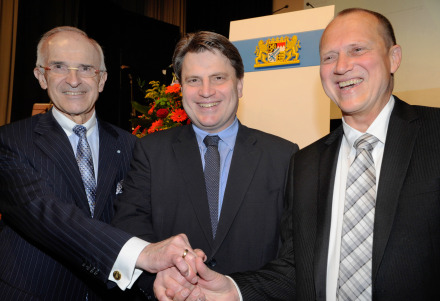 v.l.: Dr. Walter Schön, scheidender Amtschef, Prof. Dr. Winfried Bausback, Bayerns Justizminister, Prof. Dr. Frank Arloth, neuer Amtschef v.l.: Dr. Walter Schön, scheidender Amtschef, Prof. Dr. Winfried Bausback, Bayerns Justizminister, Prof. Dr. Frank Arloth, neuer Amtschef