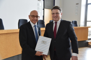 v.l.: Staatsminister der Justiz a.D. Alfred Sauter, MdL, Bayerns Justizminister Prof. Dr. Winfried Bausback v.l.: Staatsminister der Justiz a.D. Alfred Sauter, MdL, Bayerns Justizminister Prof. Dr. Winfried Bausback