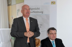 v.l. MdL Peter Winter, Bayerns Justizminister Prof. Dr. Winfried Bausback v.l. MdL Peter Winter, Bayerns Justizminister Prof. Dr. Winfried Bausback