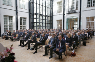 v.r.: Prof. Dr. Rudolf Mellinghoff, Präsident des Bundesfinanzhofes und ehem. Richter des Bundesverfassungsgerichts, Bayerns Justizminister Bausback, Generalbundesanwalt Dr. Peter Frank, Bundesjustizminister Maas © Bayerische Staatskanzlei | Dirk Hasskarl v.r.: Prof. Dr. Rudolf Mellinghoff, Präsident des Bundesfinanzhofes und ehem. Richter des Bundesverfassungsgerichts, Bayerns Justizminister Bausback, Generalbundesanwalt Dr. Peter Frank, Bundesjustizminister Maas © Bayerische Staatskanzlei | Dirk Hasskarl