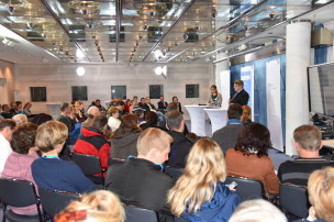 Bayerns Justizminister Prof. Dr. Winfried Bausback bei der Bürgersprechstunde zum Thema Bayerns Justizminister Prof. Dr. Winfried Bausback bei der Bürgersprechstunde zum Thema "Vorsorge und Betreuung"