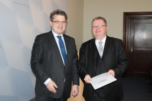 v.l.: Bayerns Justizminister Bausback, Clemens Lückemann, Präsident des Oberlandesgerichts Bamberg v.l.: Bayerns Justizminister Bausback, Clemens Lückemann, Präsident des Oberlandesgerichts Bamberg