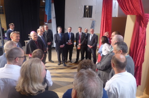 Bayerns Justizminister Bausback bei der Jubiläumsveranstaltung der Laienspielgruppe der Justizvollzugsanstalt Straubing Bayerns Justizminister Bausback bei der Jubiläumsveranstaltung der Laienspielgruppe der Justizvollzugsanstalt Straubing