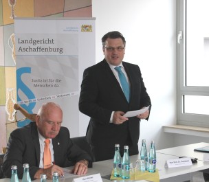 v.l. MdL Peter Winter, Bayerns Justizminister Prof. Dr. Winfried Bausback v.l. MdL Peter Winter, Bayerns Justizminister Prof. Dr. Winfried Bausback