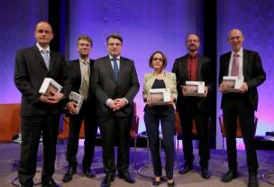 Podiumsdiskussion zum Thema Podiumsdiskussion zum Thema "Paralleljustiz" © Bayerische Staatskanzlei I Dirk Hasskarl