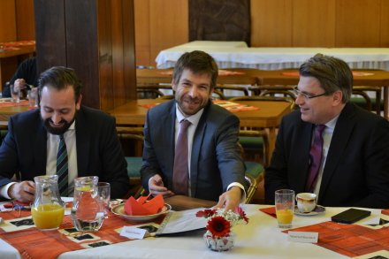 v.l.: Sachsens Justizminister Gemkow, Tschechiens Justizminister Pelikán, Bayerns Justizminister Bausback v.l.: Sachsens Justizminister Gemkow, Tschechiens Justizminister Pelikán, Bayerns Justizminister Bausback