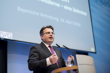 Bayerns Justizminister Bausback bei der Eröffnungsrede zur Bayerns Justizminister Bausback bei der Eröffnungsrede zur "Fränkischen Weinprobe 2016" © Bayerische Staatskanzlei | Henning Schacht
