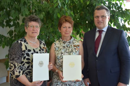 v.l.: Gabriele Meurer, Anna Hebig, Bayerns Justizminister Prof. Dr. Winfried Bausback v.l.: Gabriele Meurer, Anna Hebig, Bayerns Justizminister Prof. Dr. Winfried Bausback