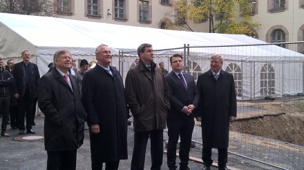 v.l.: Karl Freller, MdL, Bayerns Innenminister Joachim Herrmann, Bayerns Finanzminister Dr. Markus Söder, Bayerns Justizminister Prof. Dr. Winfried Bausback, Dr. Christoph Strötz, Präsident des Oberlandesgerichts Nürnberg v.l.: Karl Freller, MdL, Bayerns Innenminister Joachim Herrmann, Bayerns Finanzminister Dr. Markus Söder, Bayerns Justizminister Prof. Dr. Winfried Bausback, Dr. Christoph Strötz, Präsident des Oberlandesgerichts Nürnberg