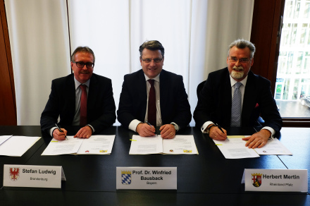 v.l.: Stefan Ludwig, Justizminister Brandenburg, Bayerns Justizminister Prof. Dr. Winfried Bausback und Herbert Mertin, Justizminister Rheinland-Pfalz v.l.: Stefan Ludwig, Justizminister Brandenburg, Bayerns Justizminister Prof. Dr. Winfried Bausback und Herbert Mertin, Justizminister Rheinland-Pfalz