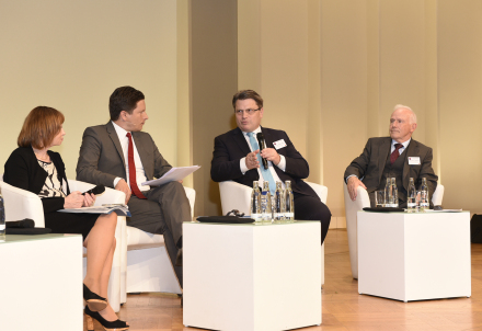 v.l.: Marie Luise Graf-Schlicker, BMJV, Moderator Dr. Frank Bräutigam, ARD, Bayerns Justizminister Prof. Dr. Winfried Bausback, Prof. Dr. Dres. h.c. Rolf Stürner v.l.: Marie Luise Graf-Schlicker, BMJV, Moderator Dr. Frank Bräutigam, ARD, Bayerns Justizminister Prof. Dr. Winfried Bausback, Prof. Dr. Dres. h.c. Rolf Stürner