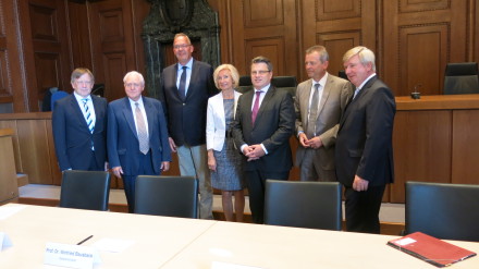 v.l.: Karl Freller, MdL, Dr. Oscar Schneider, Bundesminister a.D., Klaus Rackwitz, Direktor der IANP, Prof. Dr. Julia Lehner, Kulturreferentin der Stadt Nürnberg, Bayerns Justizminister Prof. Dr. Winfried Bausback, Dr. Ulrich Maly, Oberbürgermeister der Stadt Nürnberg, Dr. Christoph Strötz, Präsident des Oberlandesgerichts Nürnberg v.l.: Karl Freller, MdL, Dr. Oscar Schneider, Bundesminister a.D., Klaus Rackwitz, Direktor der IANP, Prof. Dr. Julia Lehner, Kulturreferentin der Stadt Nürnberg, Bayerns Justizminister Prof. Dr. Winfried Bausback, Dr. Ulrich Maly, Oberbürgermeister der Stadt Nürnberg, Dr. Christoph Strötz, Präsident des Oberlandesgerichts Nürnberg