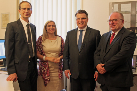 v.l.: Lukas Knorr, Leiter der ZCB, Staatsministerin für Gesundheit und Pflege, Melanie Huml, Bayerns Justizminister Prof. Dr. Winfried Bausback, Bamberger Generalstaatsanwalt Thomas Janovsky v.l.: Lukas Knorr, Leiter der ZCB, Staatsministerin für Gesundheit und Pflege, Melanie Huml, Bayerns Justizminister Prof. Dr. Winfried Bausback, Bamberger Generalstaatsanwalt Thomas Janovsky