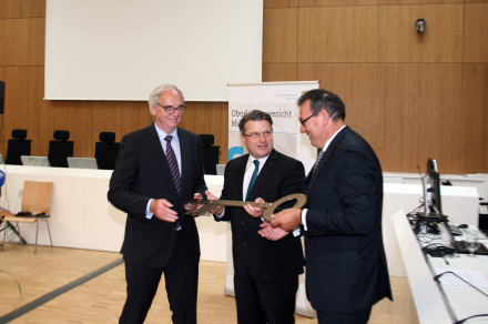 v.l.: Kurt Bachmann, Leiter des staatlichen Bauamts München I, Bayerns Justizminister Prof. Dr. Winfried Bausback und Peter Küspert, Präsident des Oberlandesgerichts München v.l.: Kurt Bachmann, Leiter des staatlichen Bauamts München I, Bayerns Justizminister Prof. Dr. Winfried Bausback und Peter Küspert, Präsident des Oberlandesgerichts München