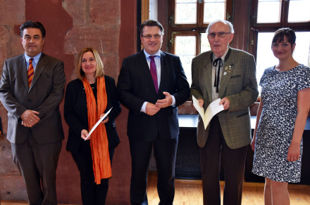 v.l.: Klaus Herzog, Oberbürgermeister Stadt Aschaffenburg, Jutta Schneider-Gerlach, Bayerns Justizminister Prof. Dr. Winfried Bausback, Erwin Kunkel, Frau Abgeordnete Judith Gerlach v.l.: Klaus Herzog, Oberbürgermeister Stadt Aschaffenburg, Jutta Schneider-Gerlach, Bayerns Justizminister Prof. Dr. Winfried Bausback, Erwin Kunkel, Frau Abgeordnete Judith Gerlach
