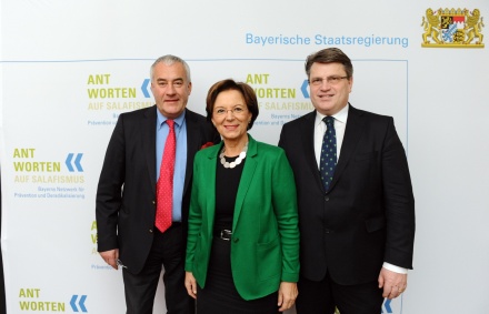 v.l.: Staatsminister Dr. Spaenle, Staatsministerin Müller, Bayerns Justizminister Prof. Dr. Winfried Bausback © StMAS / Andreas Gebert v.l.: Staatsminister Dr. Spaenle, Staatsministerin Müller, Bayerns Justizminister Prof. Dr. Winfried Bausback © StMAS / Andreas Gebert