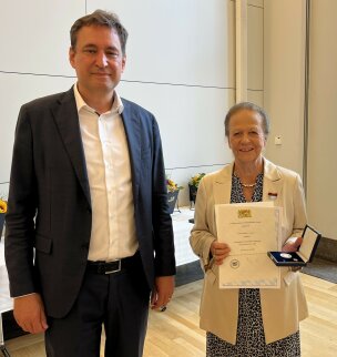 Justizmedaille 2025 Justizminister Eisenreich mit Gabriele Jäger Justizmedaille 2025 Justizminister Eisenreich mit Gabriele Jäger