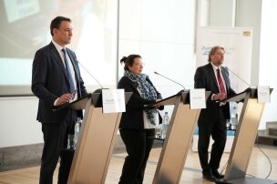 121 Foto 3 Justizminister Georg Eisenreich _kathrin Rudolph _markus Küstner _v.l